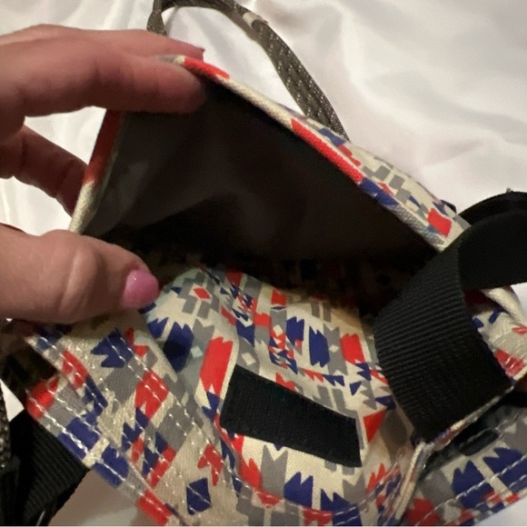 Kavu Red and Blue Crossbody Bag Vibrant Design - Picture 5 of 12